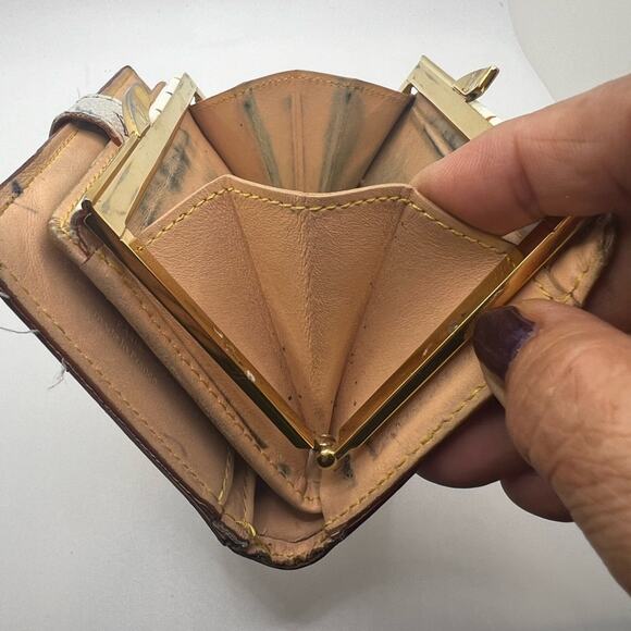 GUC Louis Vuitton White Murakami Wallet - Picture 10 of 12